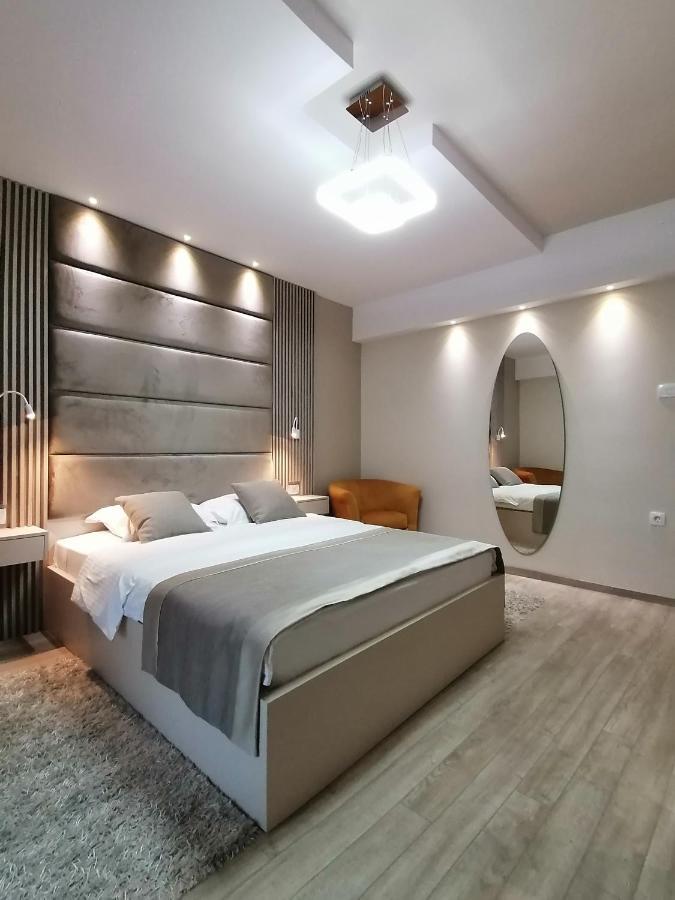 Hotel Holiday Podgorica Exterior photo