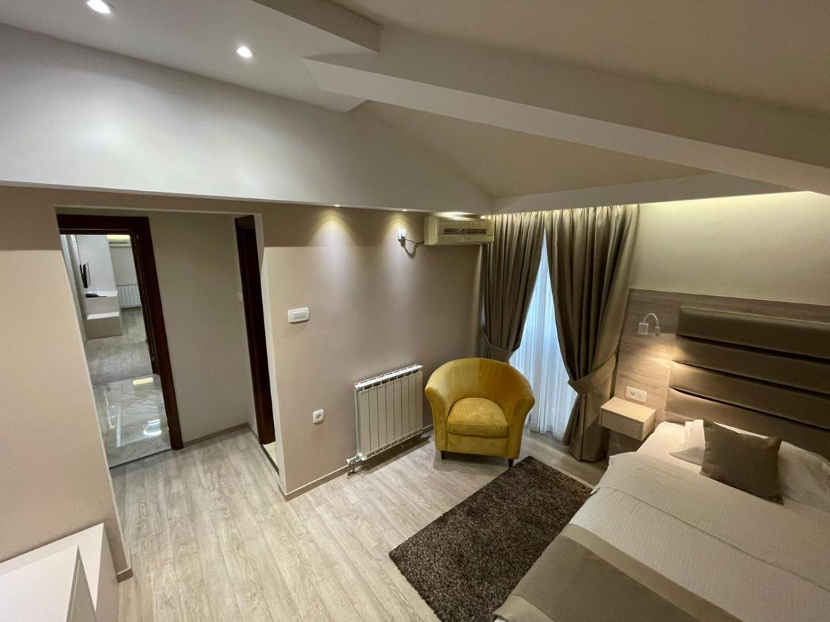 Hotel Holiday Podgorica Exterior photo