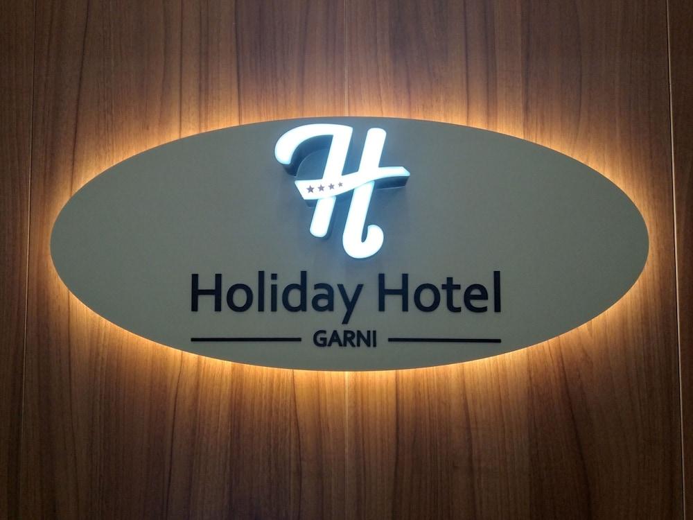 Hotel Holiday Podgorica Exterior photo