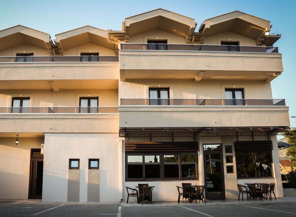 Hotel Holiday Podgorica Exterior photo