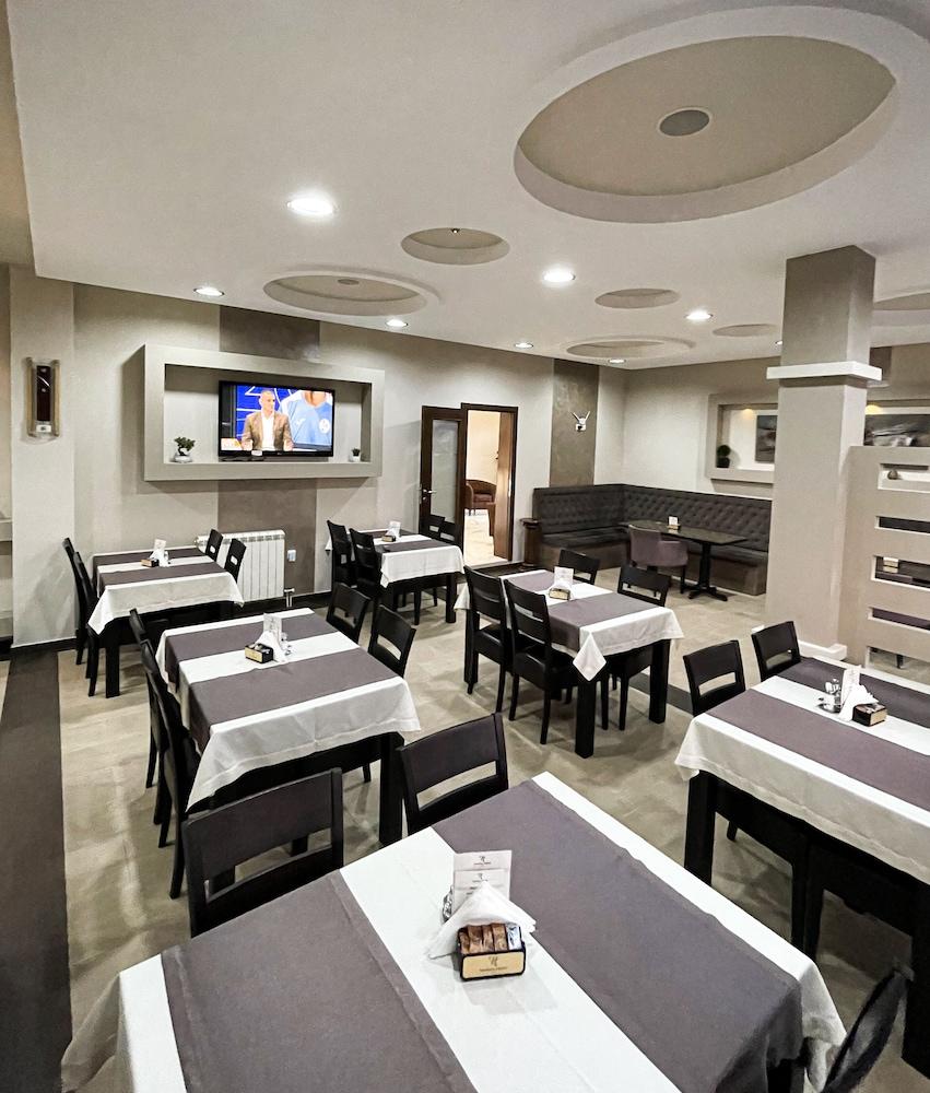 Hotel Holiday Podgorica Exterior photo