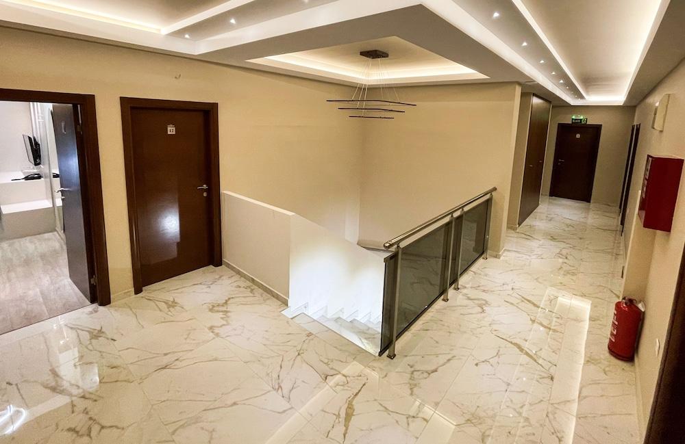 Hotel Holiday Podgorica Exterior photo