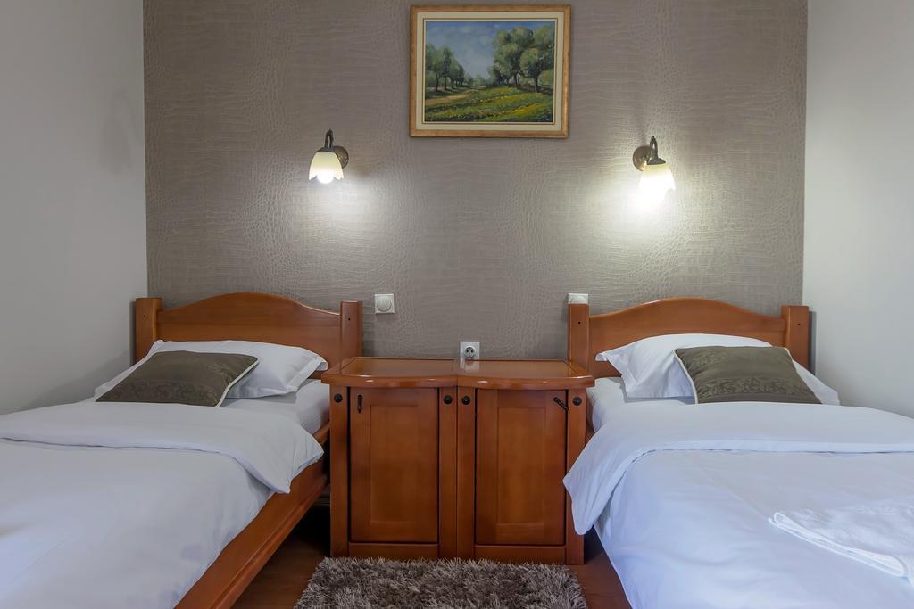 Hotel Holiday Podgorica Exterior photo